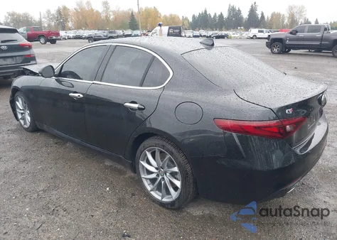 2017 Alfa Romeo Giulia Awd из США, поврежденный, VIN ZARFAEDN5H7537885